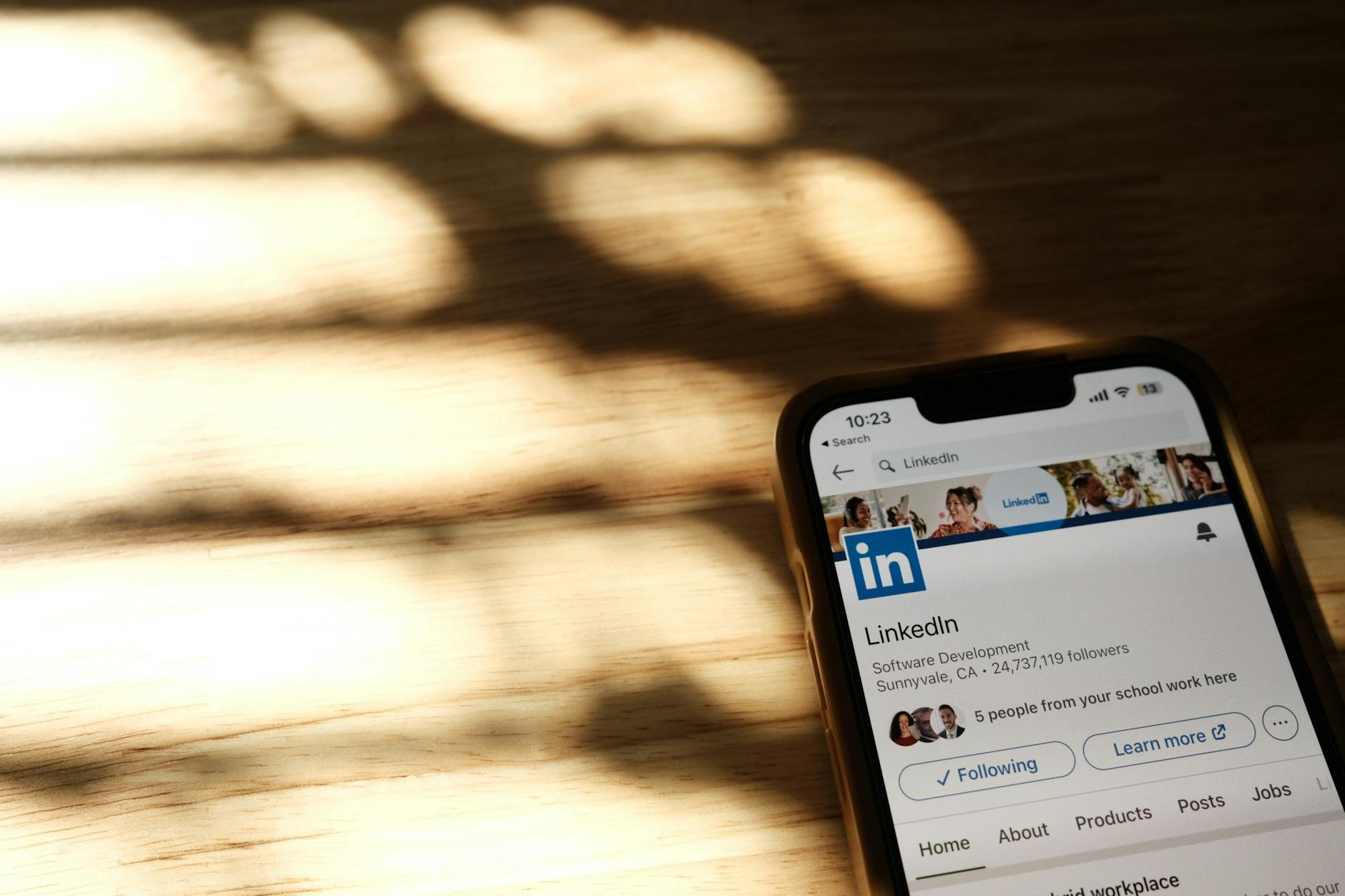 إنشاء تطبيق مثل LinkedIn